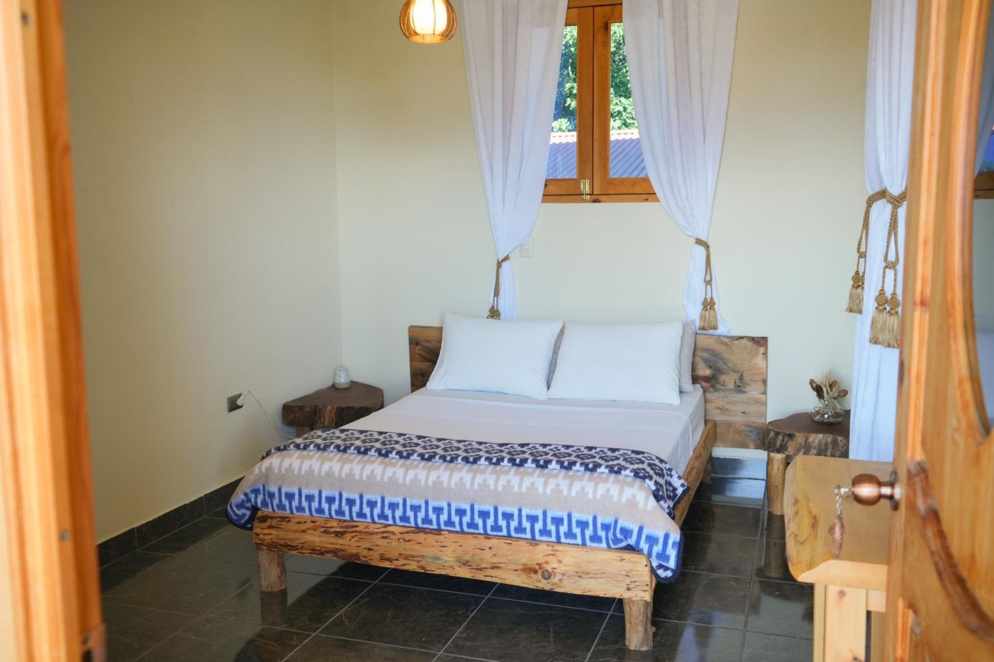 Ostello Casa Madera San Marcos La Laguna Esterno foto