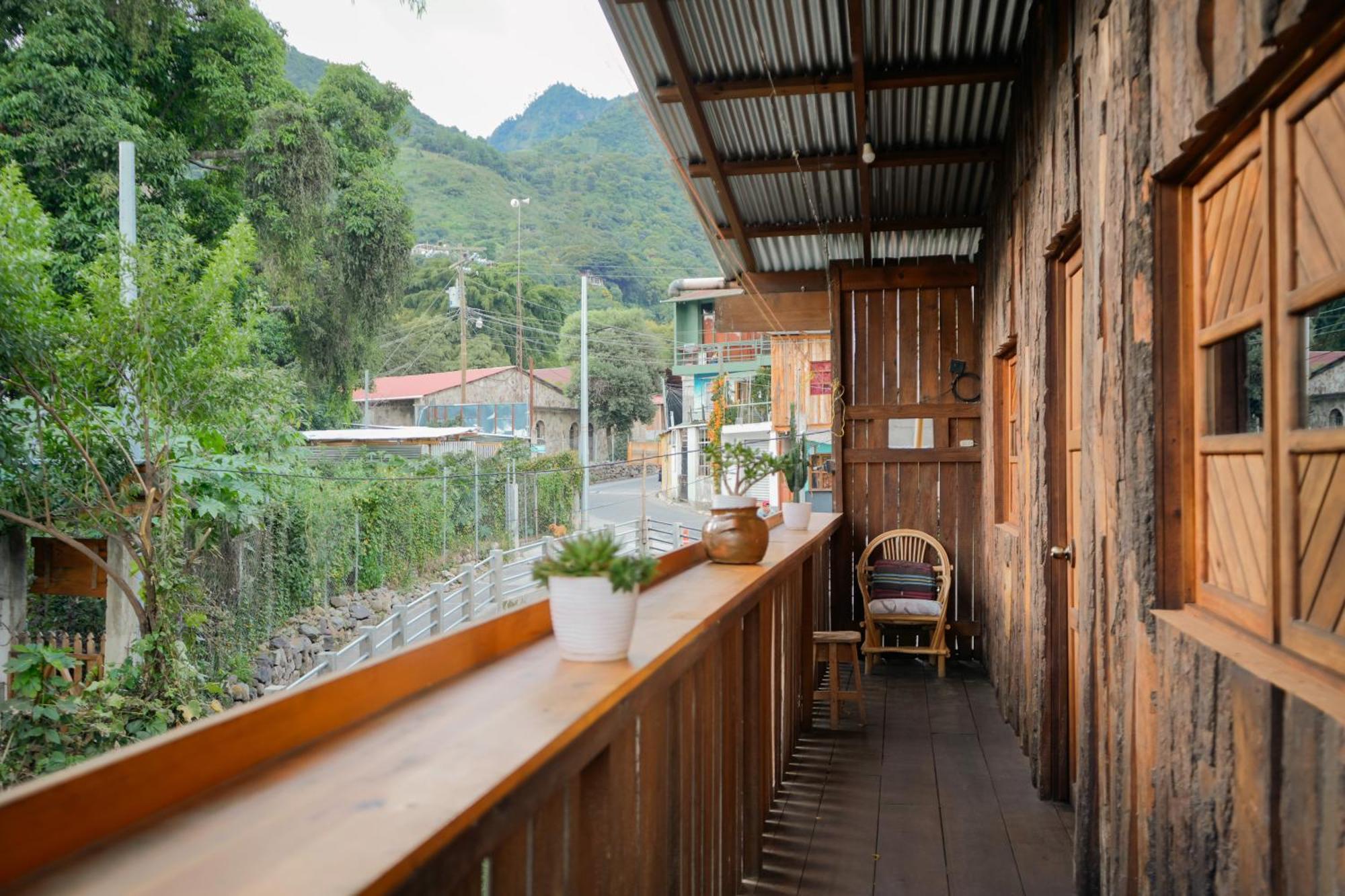 Ostello Casa Madera San Marcos La Laguna Esterno foto