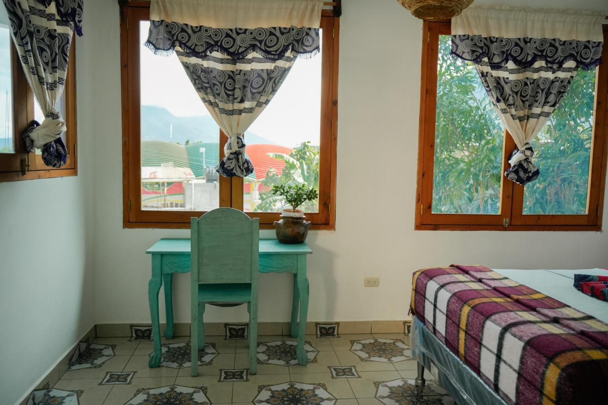 Ostello Casa Madera San Marcos La Laguna Esterno foto