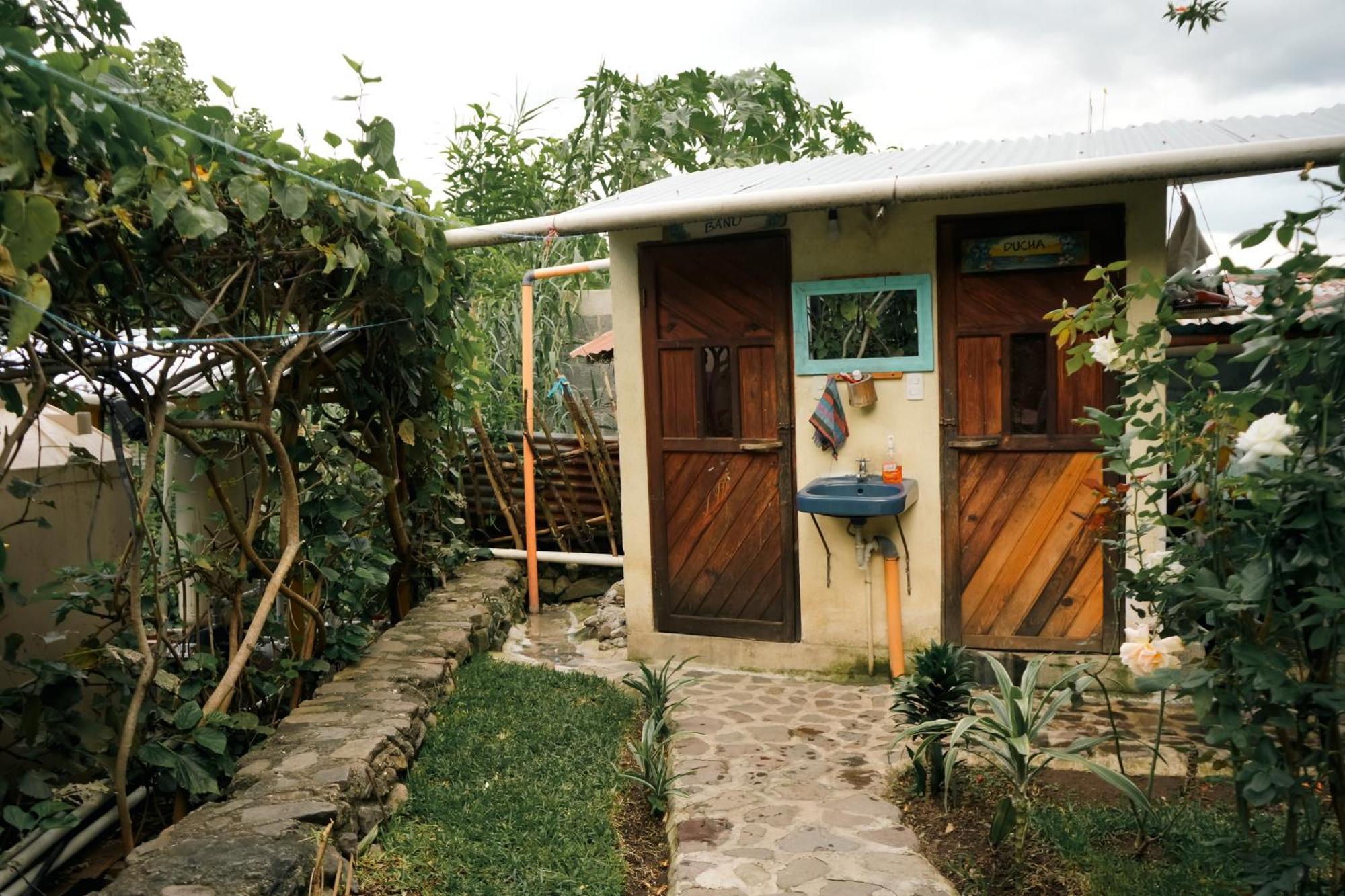 Ostello Casa Madera San Marcos La Laguna Esterno foto