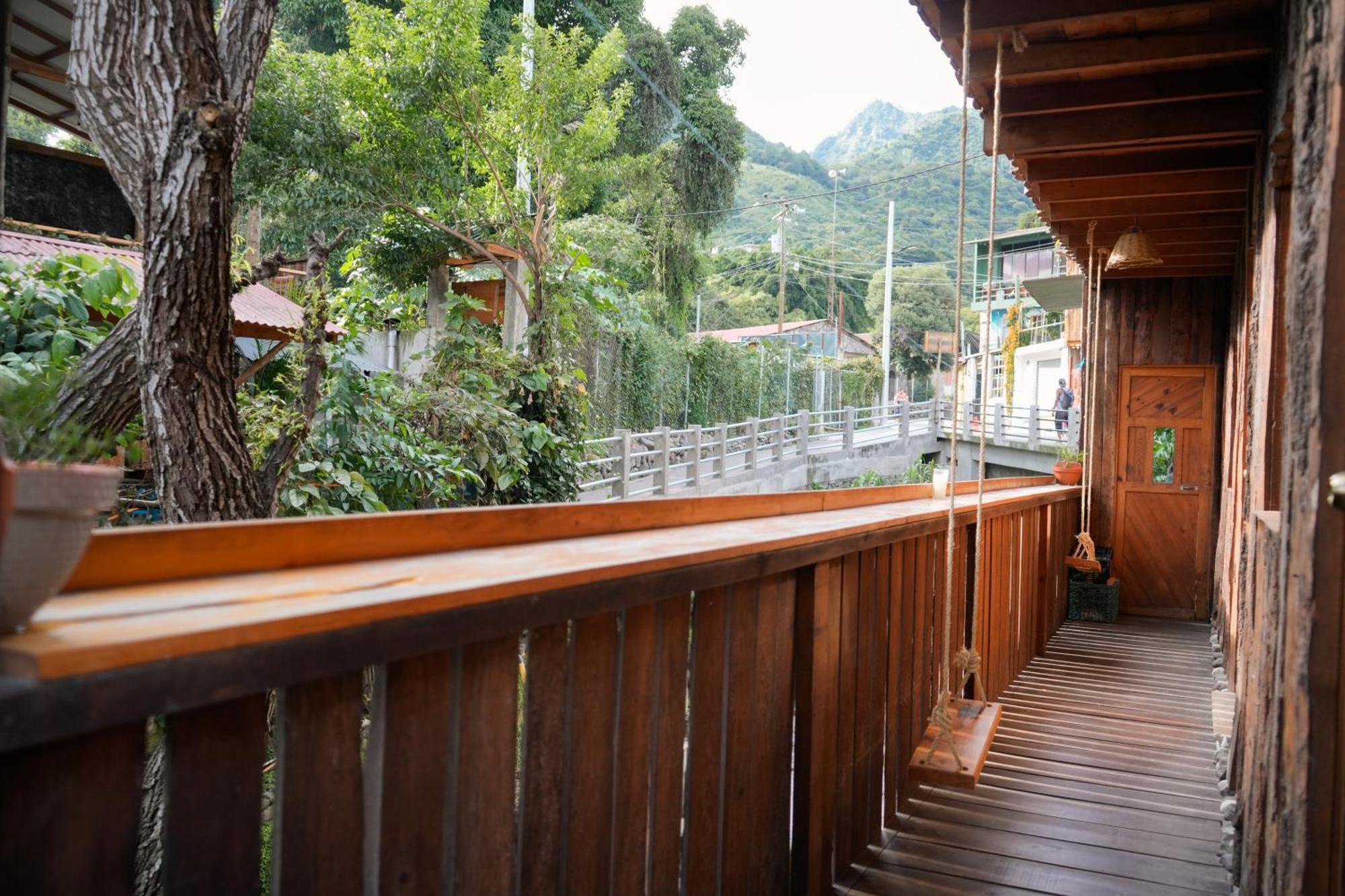 Ostello Casa Madera San Marcos La Laguna Esterno foto